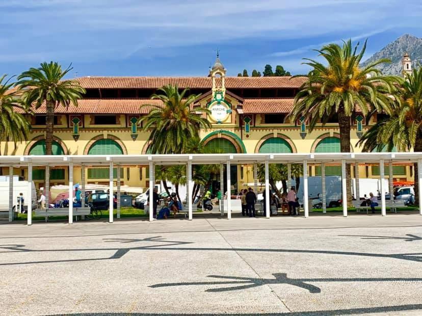 Le Victoria, 2p Moderne, Les Pieds Dans L'eau, Parking, Piscine Menton