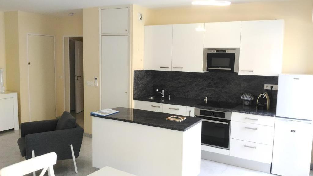 Apartment Le Victoria, 2p Moderne, Les Pieds Dans L'eau, Parking, Piscine Menton
