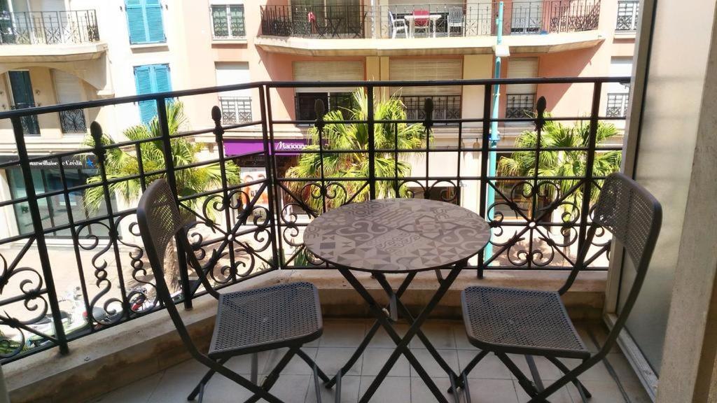 Apartment Le Victoria, 2p Moderne, Les Pieds Dans L'eau, Parking, Piscine Menton