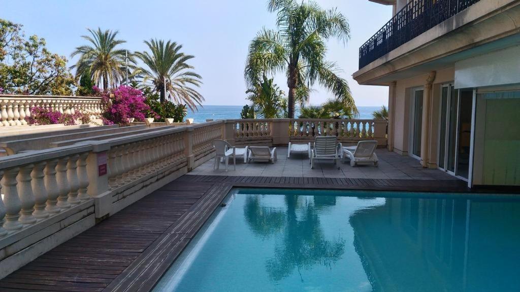 Le Victoria, 2p Moderne, Les Pieds Dans L'eau, Parking, Piscine * Menton