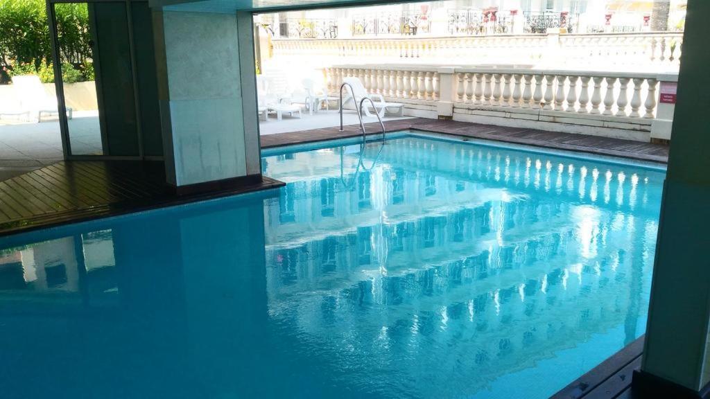 Le Victoria, 2p Moderne, Les Pieds Dans L'eau, Parking, Piscine Menton